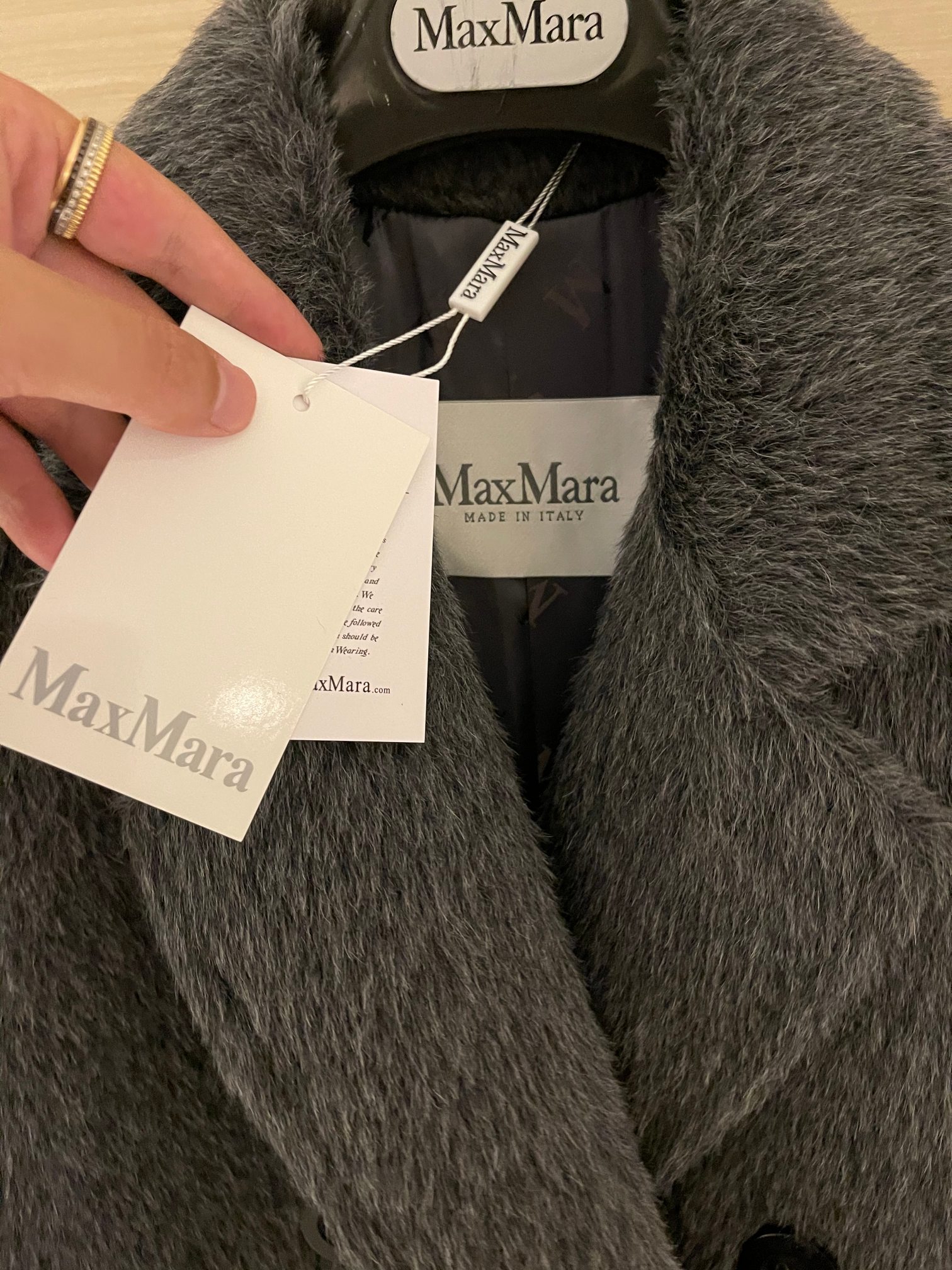 Elegant Alpaca Wool Coat - Soft, Warm, and Timeless Style for Winter 7 a1693974028989 0421