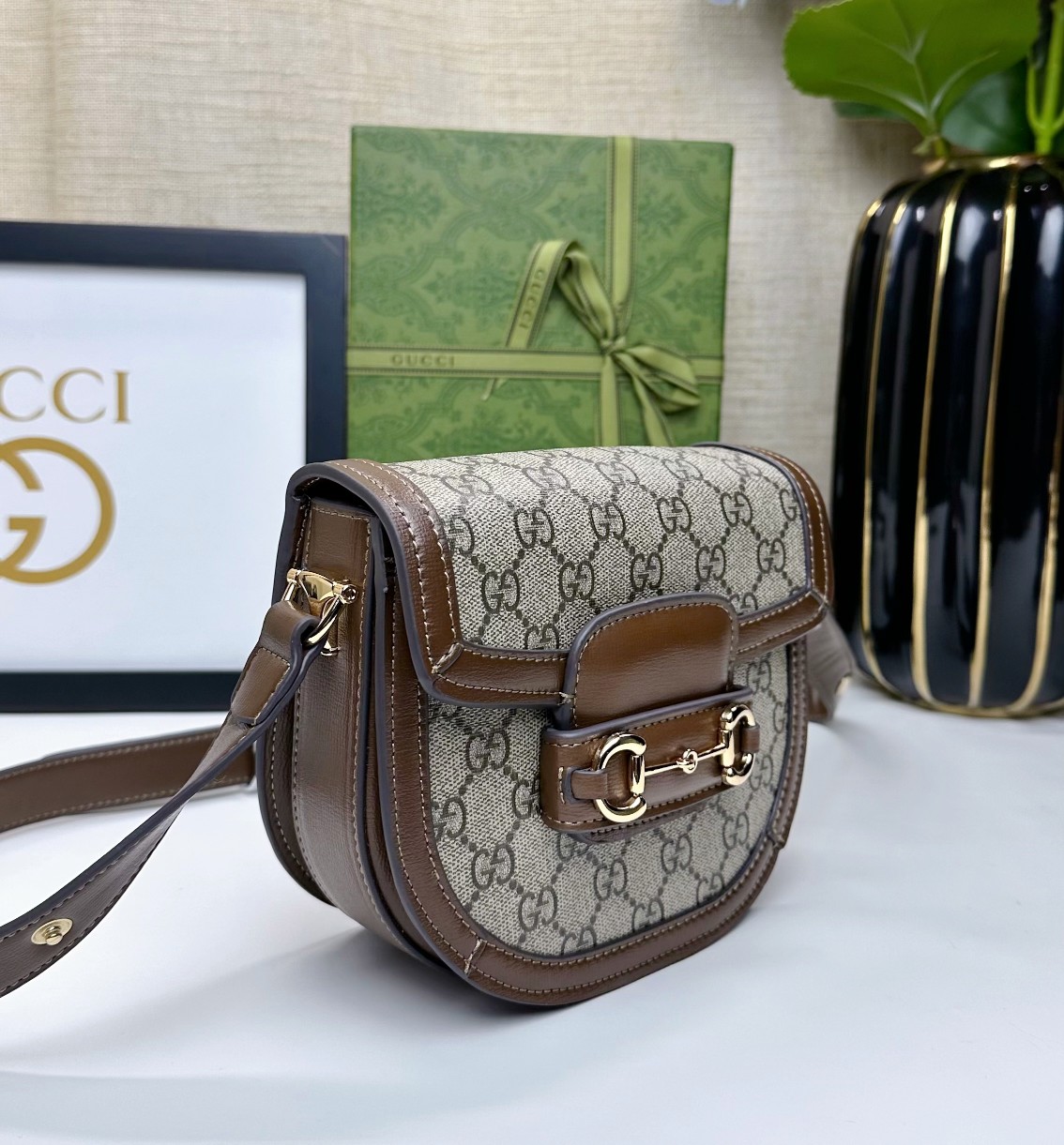 Gucci 迷你斜挎馬鞍包 - 竹節デザインと光沢レザー