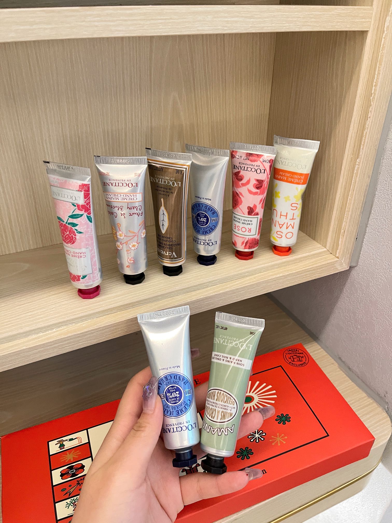 而且这个八支装的套盒很划算每种味道都有 9