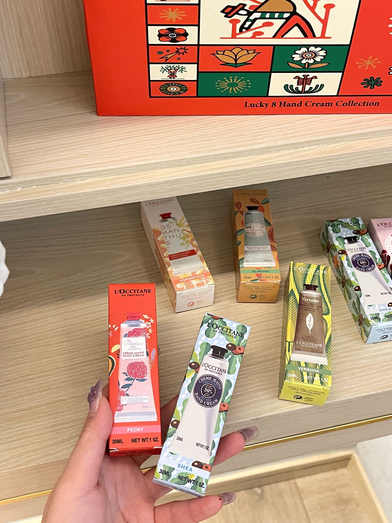 而且这个八支装的套盒很划算每种味道都有 7