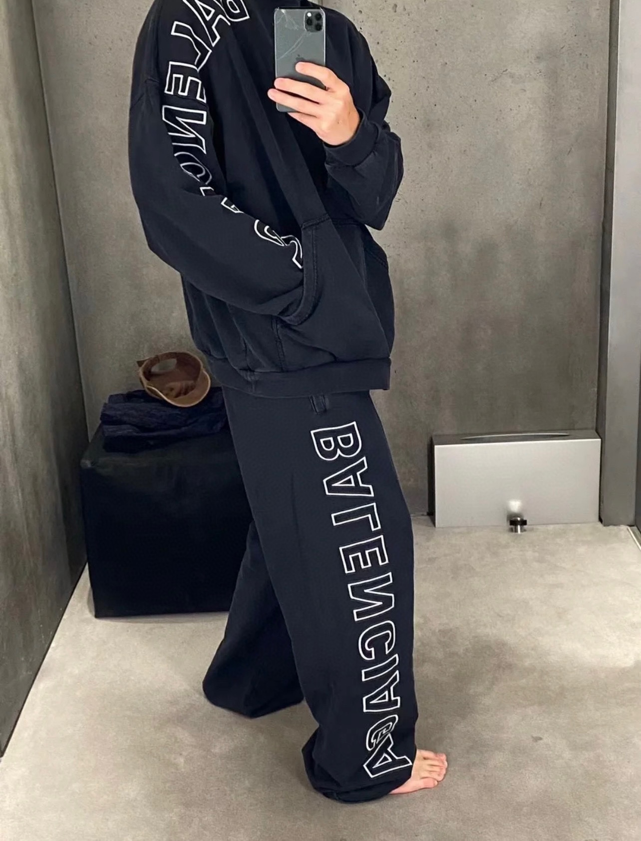 Online From China Designer
 Balenciaga Online
 Clothing Pants & Trousers Black Embroidery Cotton Short Sleeve X175001