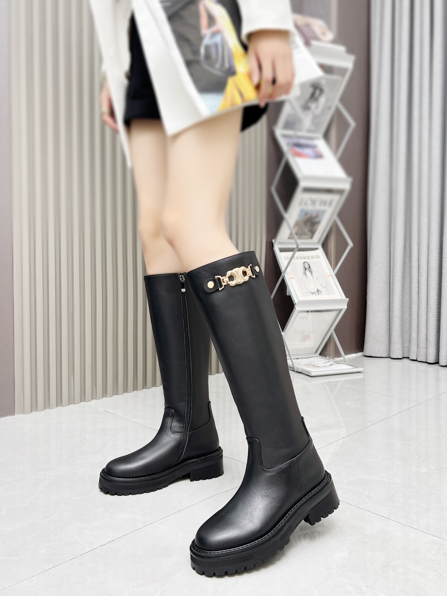 P380赛琳Celine 2023新品头层牛皮加高大底高筒靴长靴、完美扣子、头层牛皮面，牛皮、羊皮内里垫脚35-41