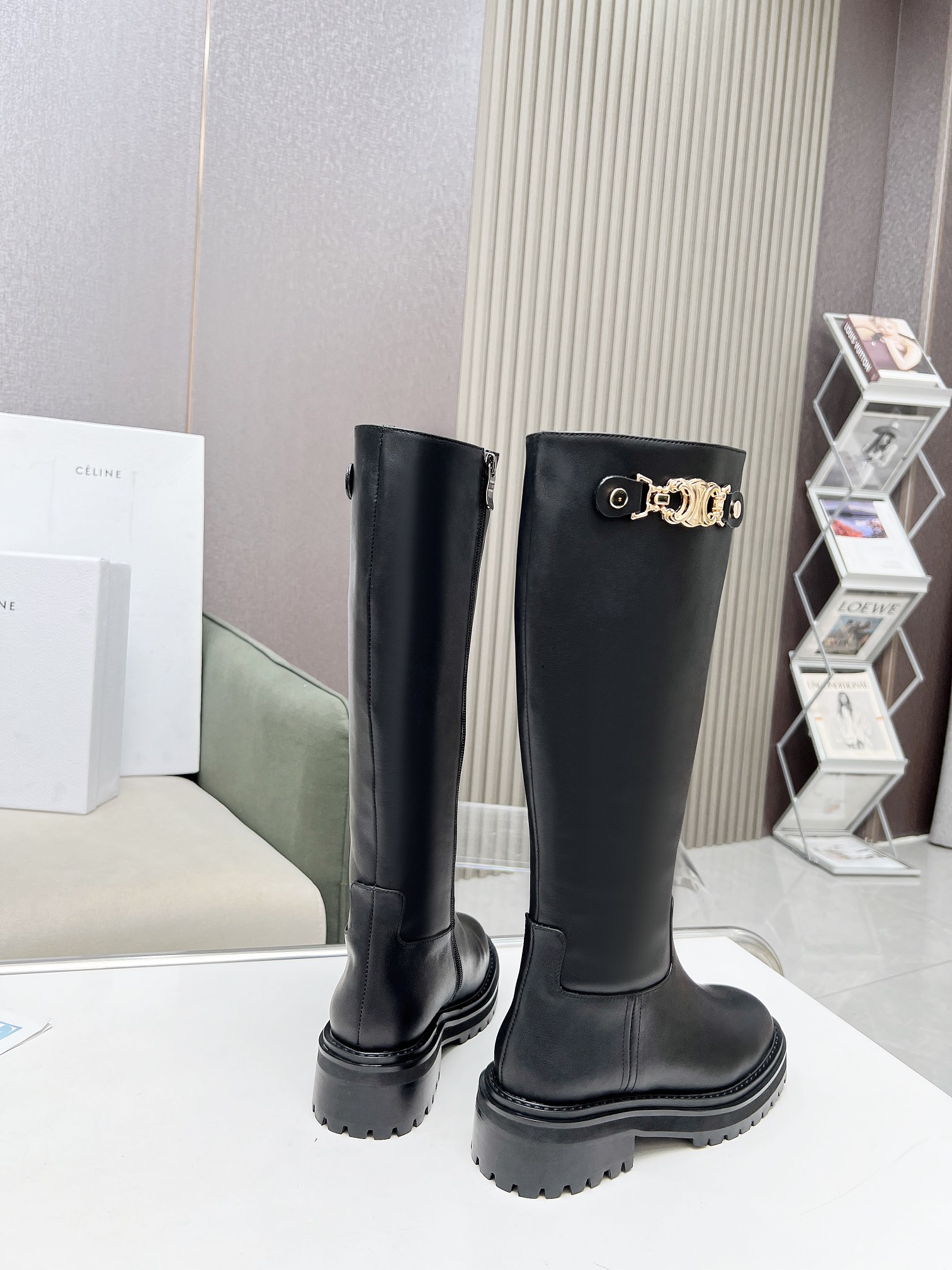 P380赛琳Celine 2023新品头层牛皮加高大底高筒靴长靴、完美扣子、头层牛皮面，牛皮、羊皮内里垫脚35-41