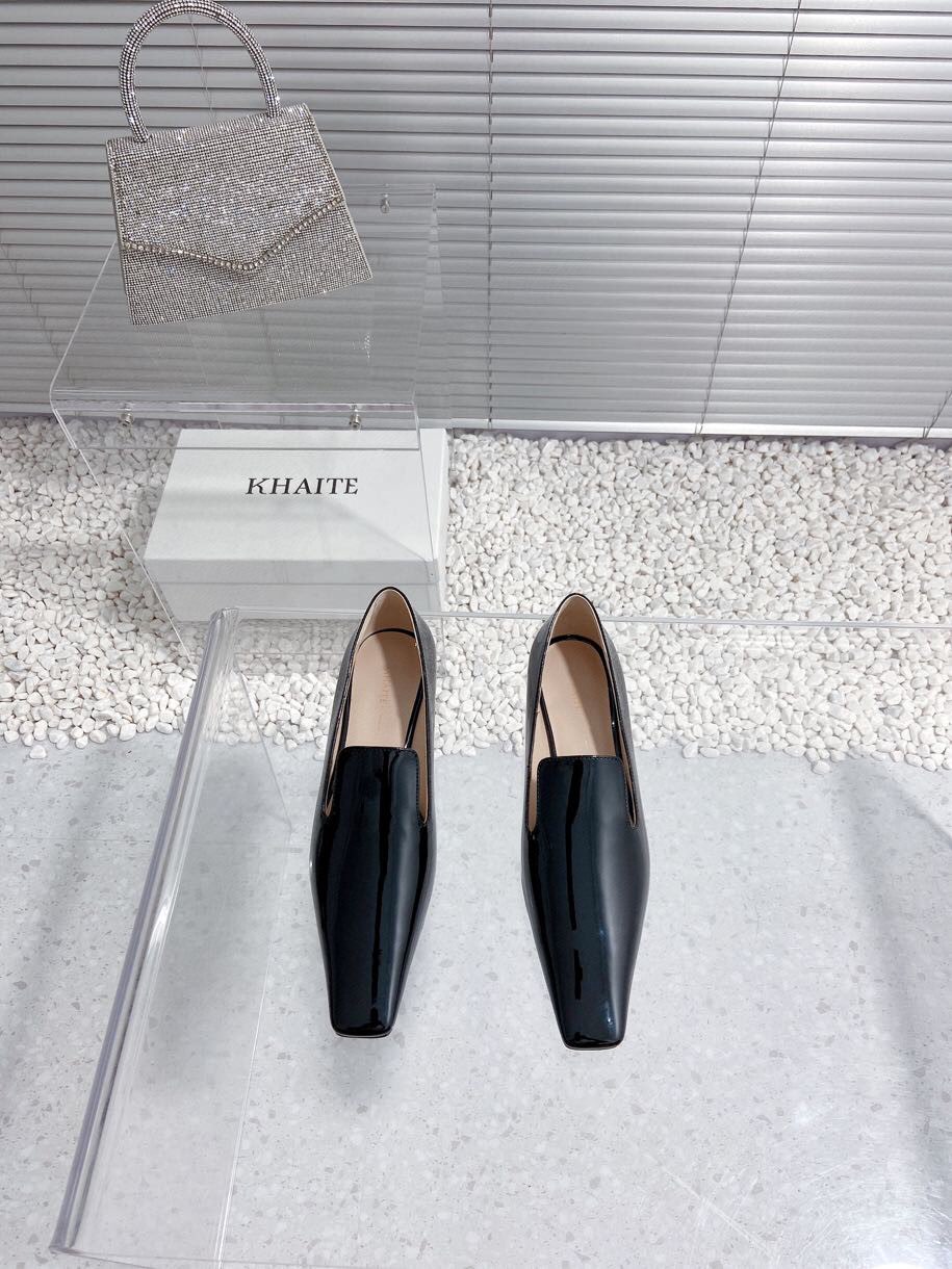 Khaite Unveils Top Edition Shoes with Oxen Skin and Sheepskin Inner, Real Leather Soles - 图片 1