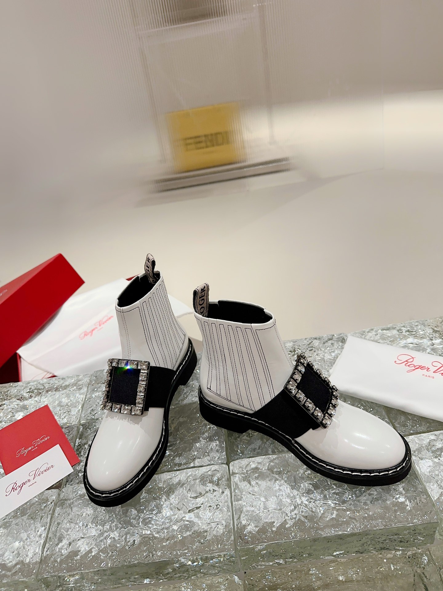 [Roger Vivier Women