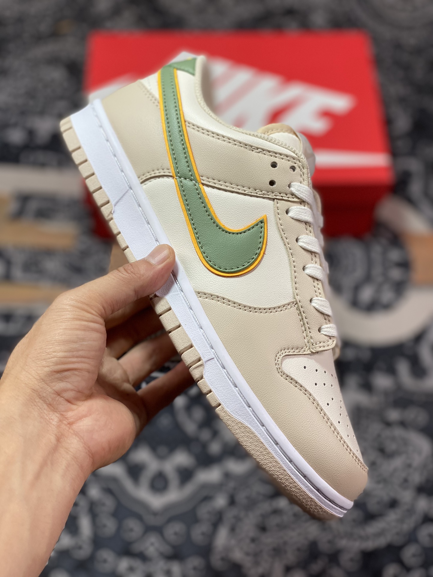 300 NK Dunk Low "Light Tan" 黄绿 FQ6869-131