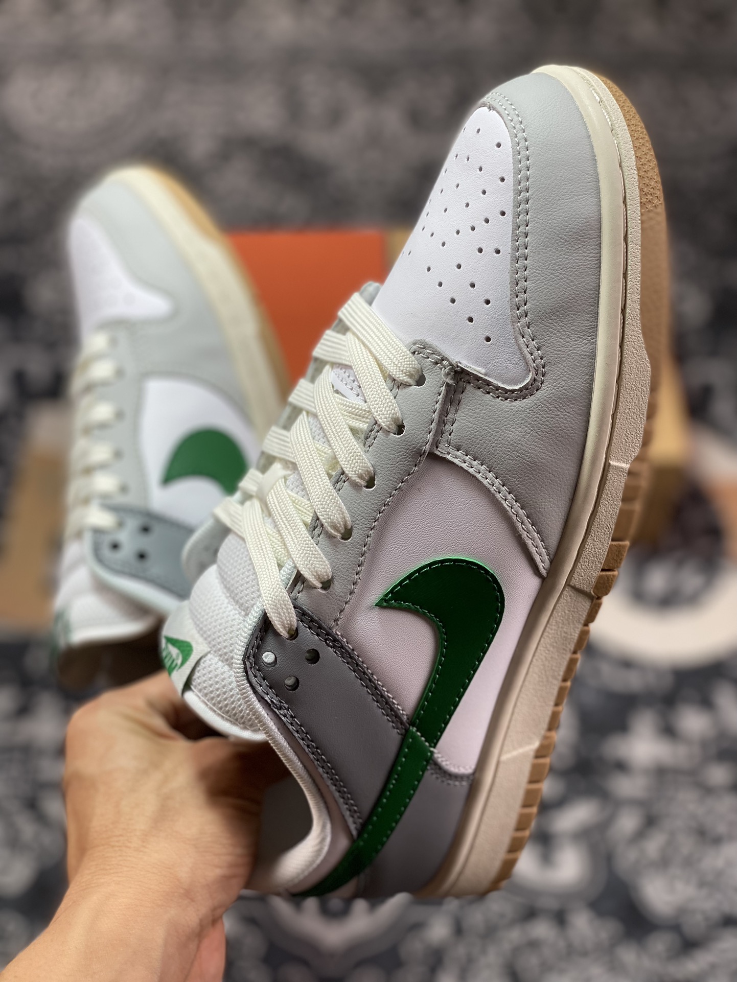 原装级别Nike SB Dunk Low Pro 白灰绿 624044-131