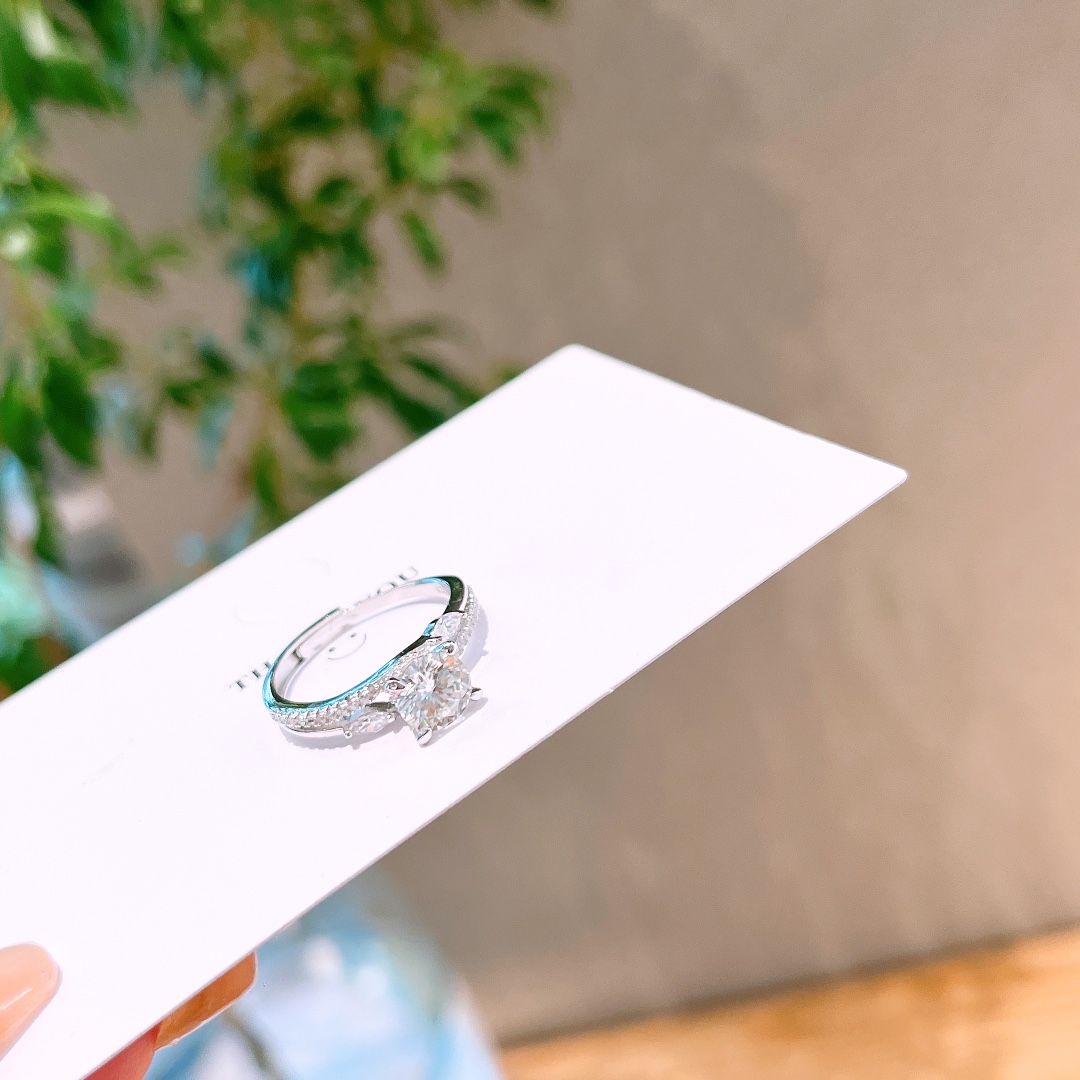 Hypoallergenic Silver Moissanite Ring Fresh Mother's Birthday Gold