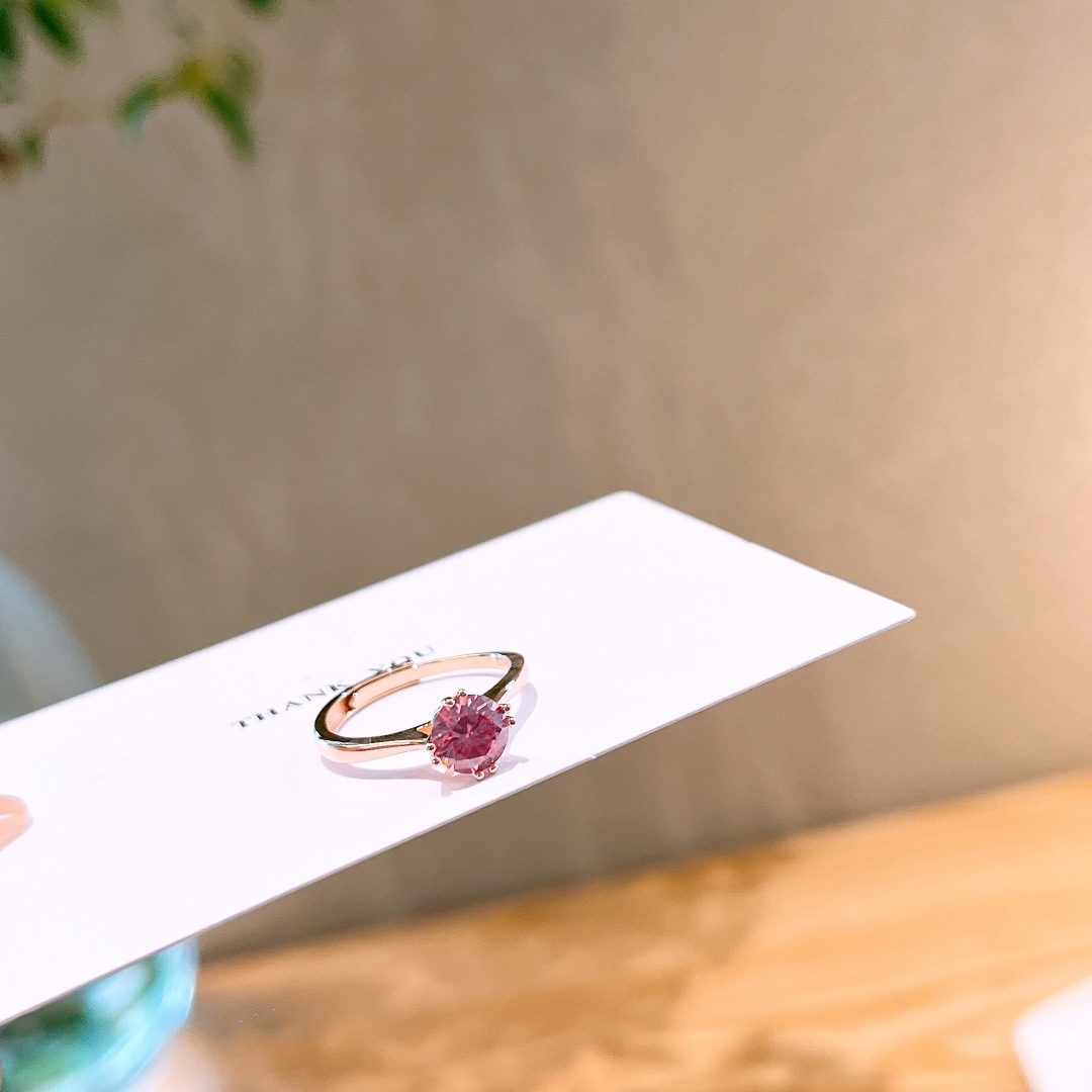 Fine Silver Moissanite Ring Lively Banquet Silver