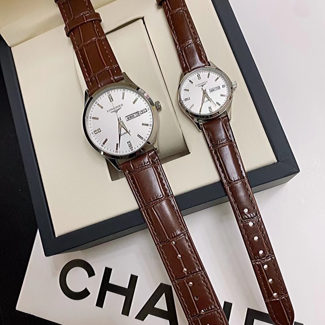 Luxury Quotuan Wristwatch: Honorable Lovers’ Table with Top-Level Features