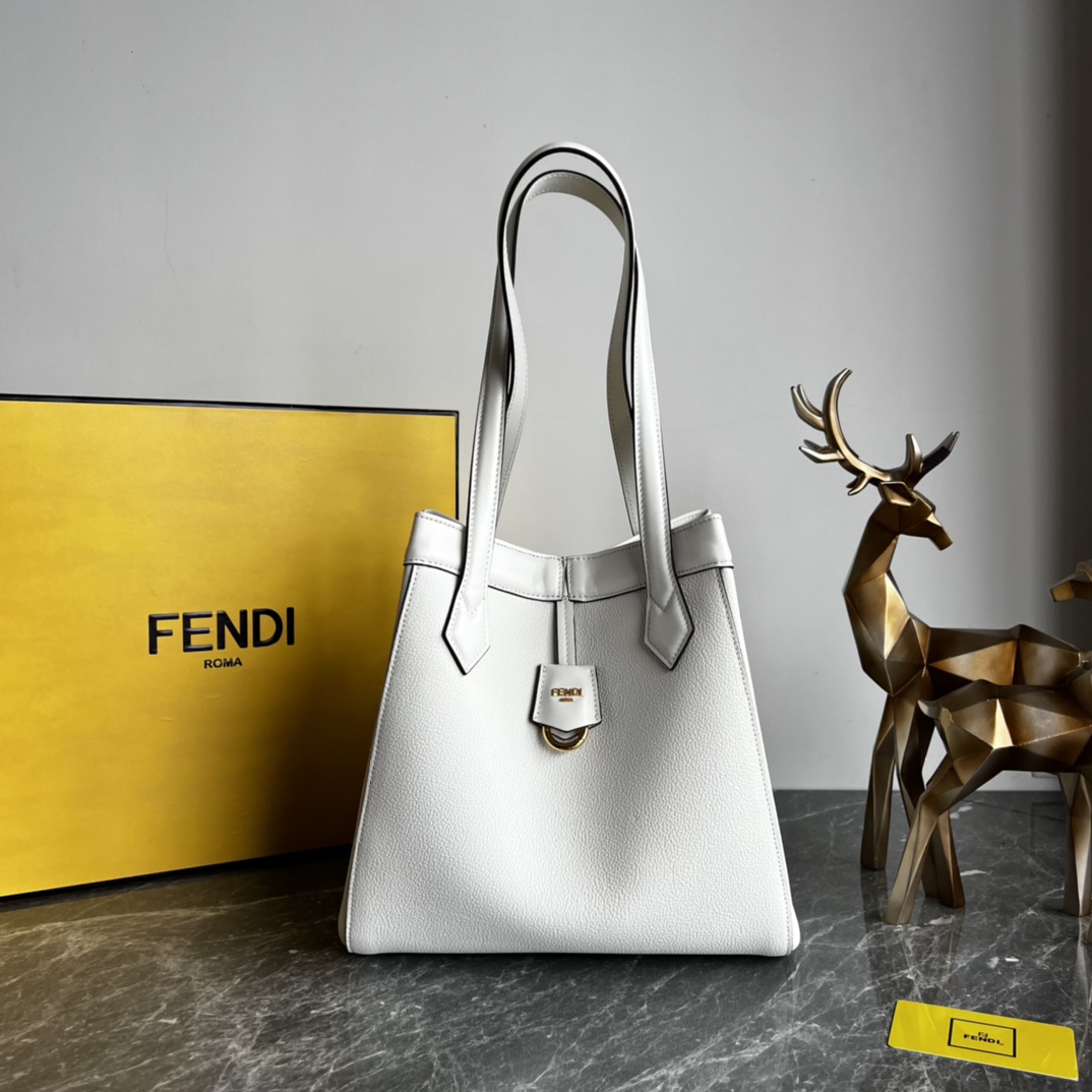 FEND1新款折叠包Origami经典白色皮革包袋灵感源自于折纸艺术可随意变化包型隐藏式磁扣保证物品的安