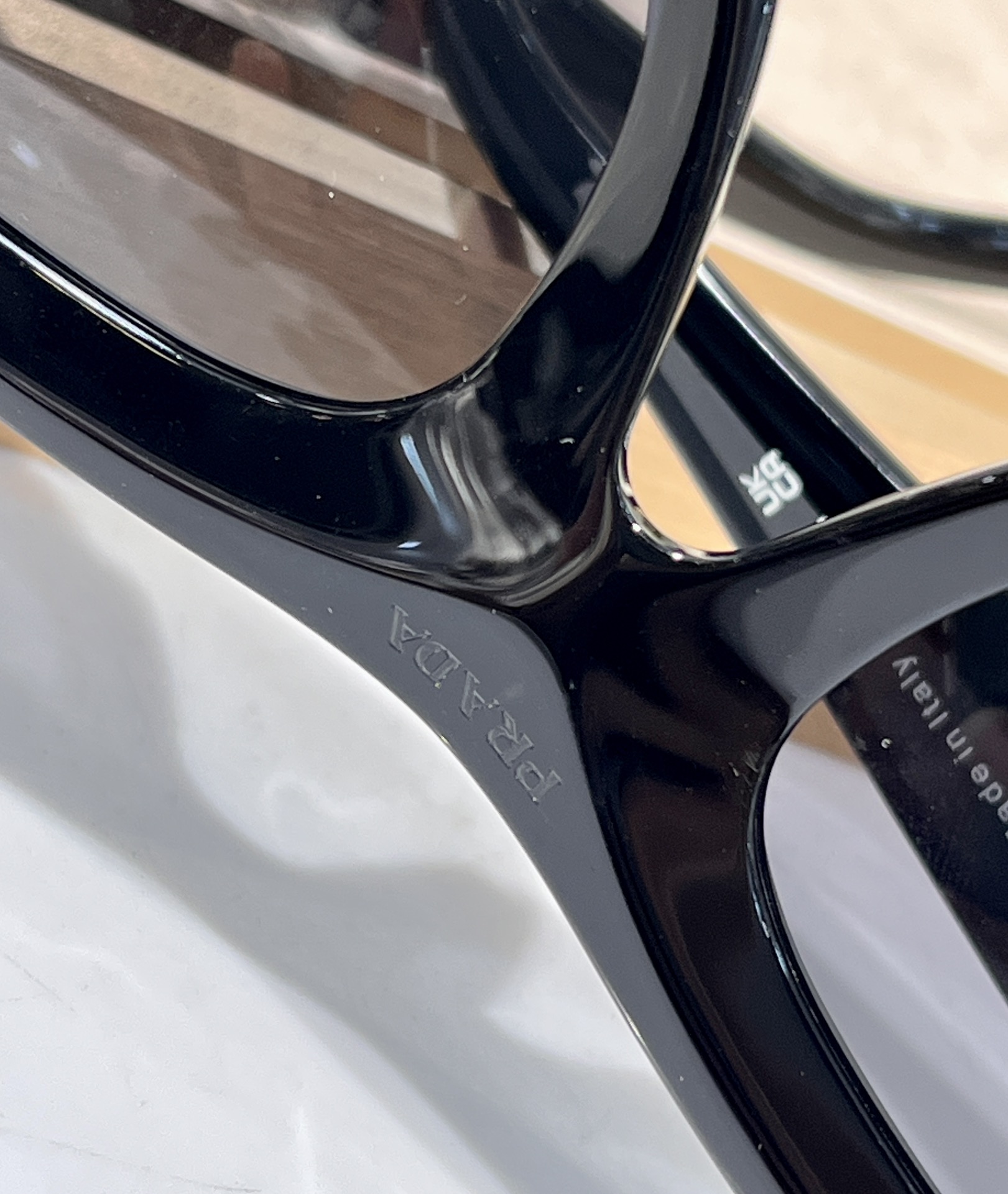  最好版本 Prada❗️ 
Kendall Brasil 同款 
PR13Z 简约，立体感十足 
非世