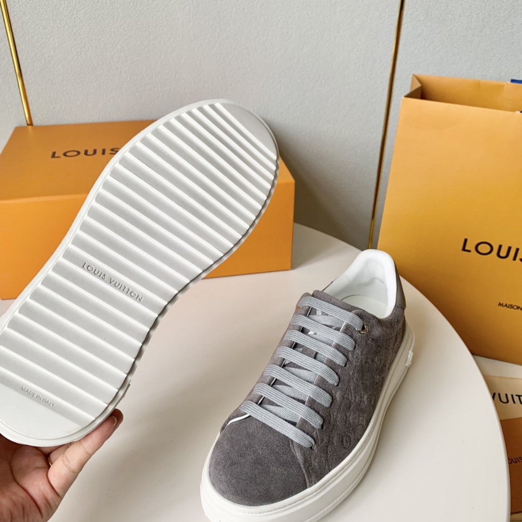 Louisvuittonfw23newarrival2023秋冬新款本款TimeOut厚底板鞋麂皮压暗花