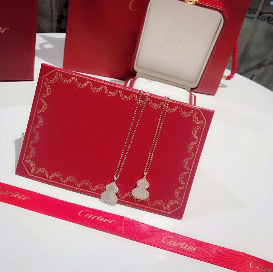 👑葫芦带来好运👄Qeelin 麒麟 白贝母 葫芦 项链 带来全新wulu 系列，艺术无界 品质如一 高端