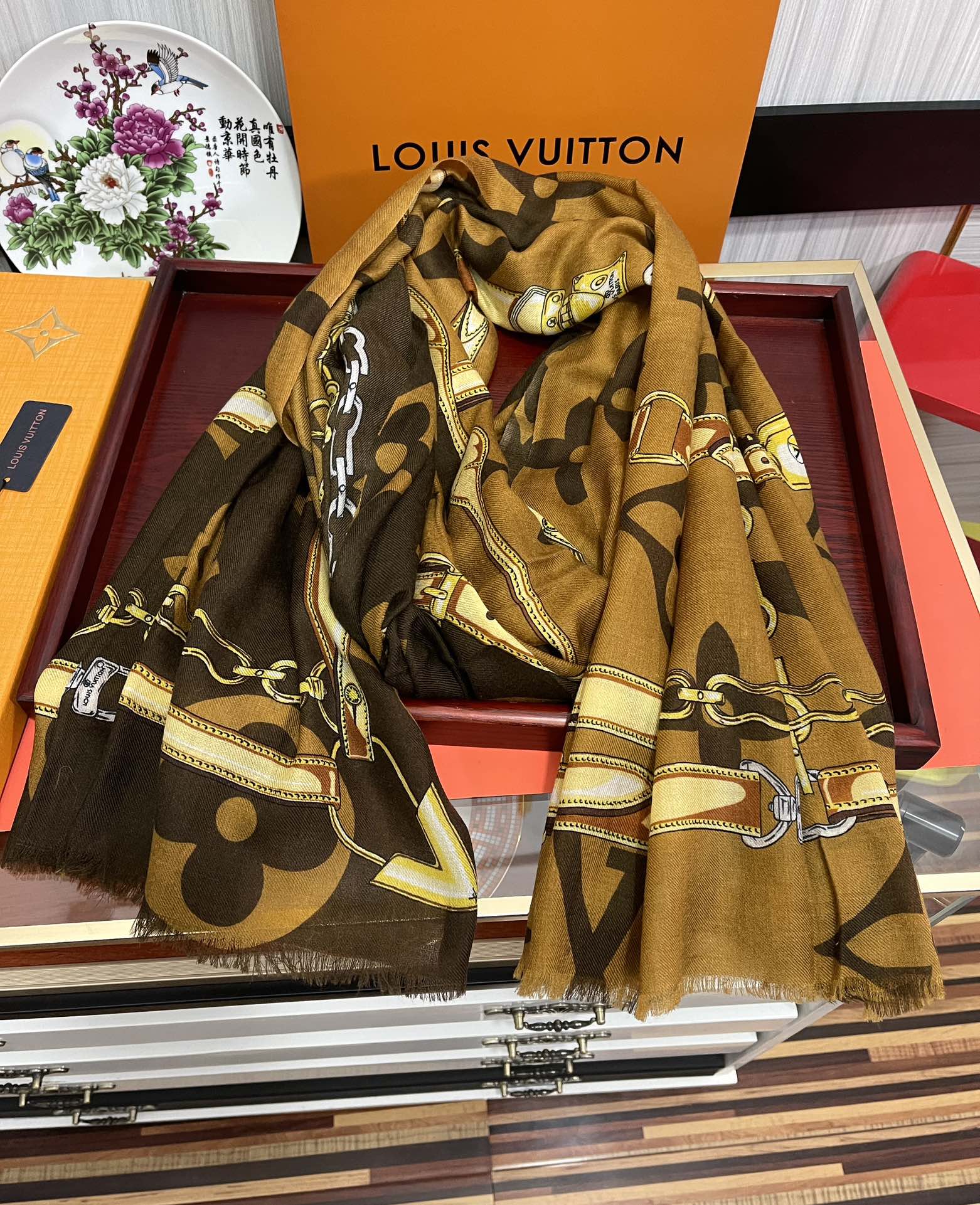 LV路易威登双面戒指绒长巾