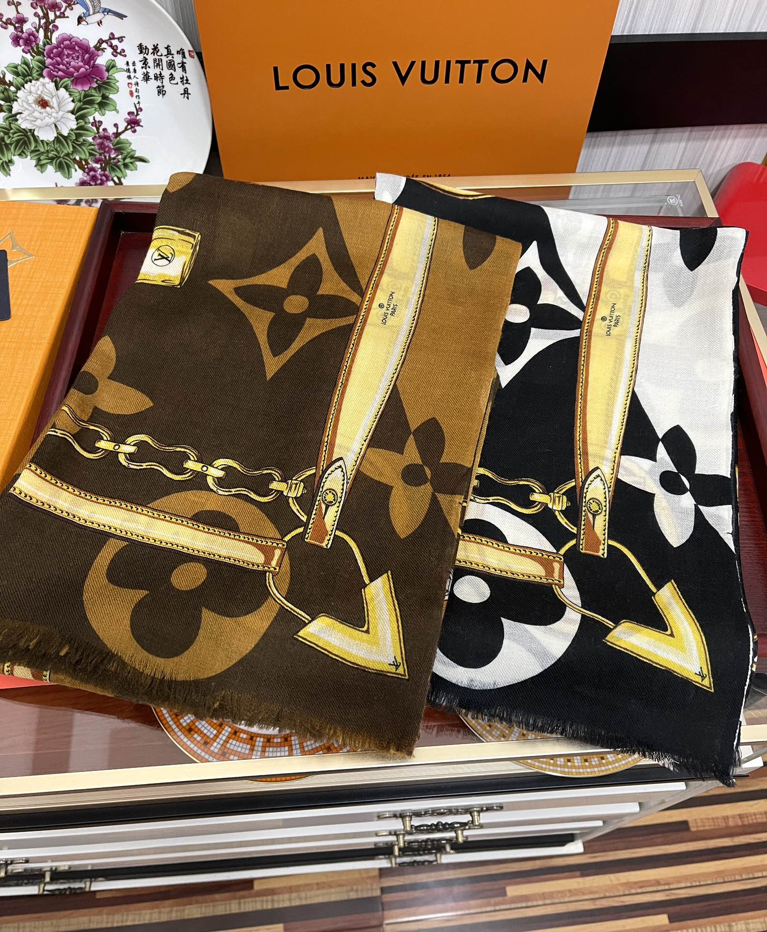 LV路易威登双面戒指绒长巾