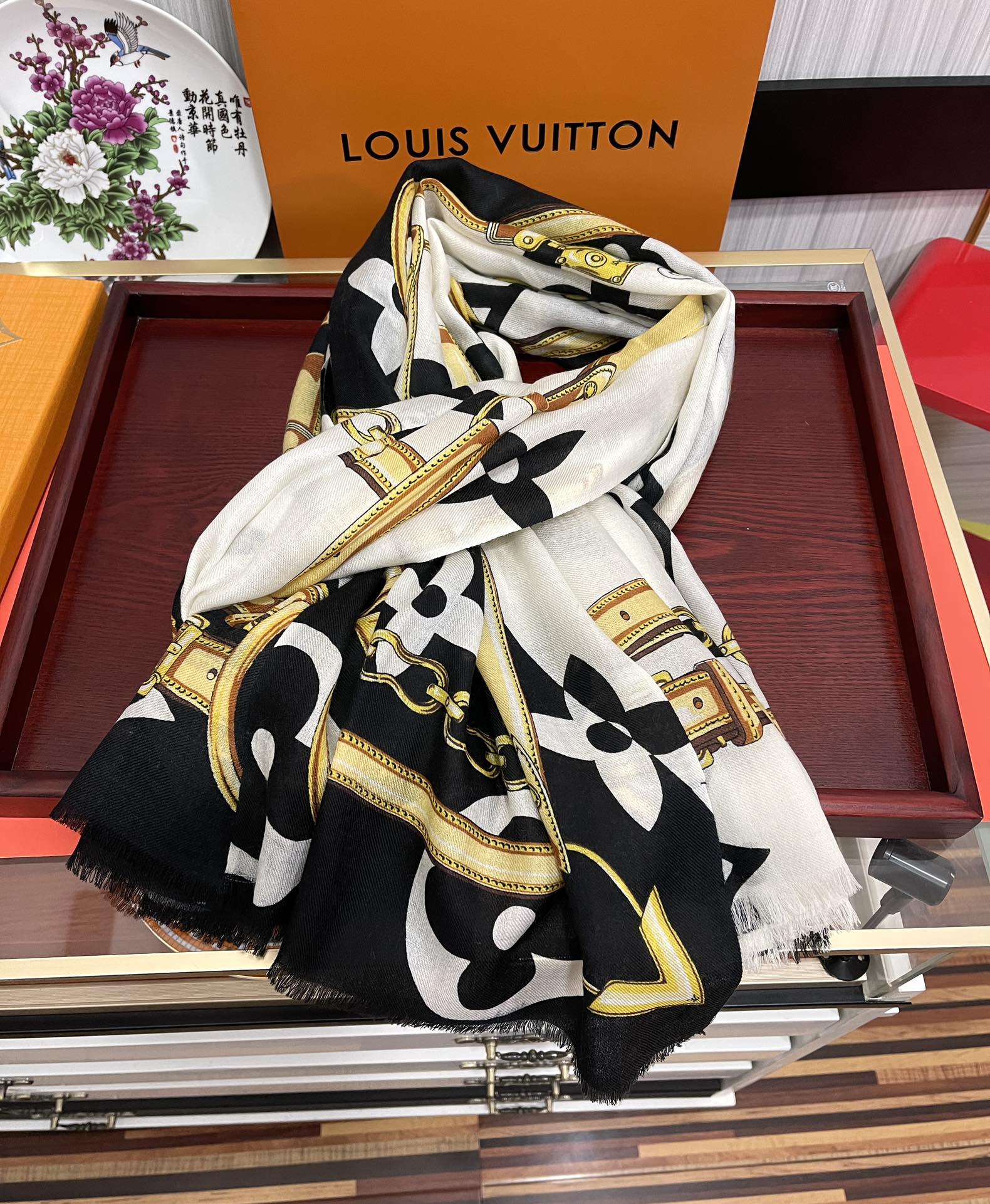 LV路易威登双面戒指绒长巾