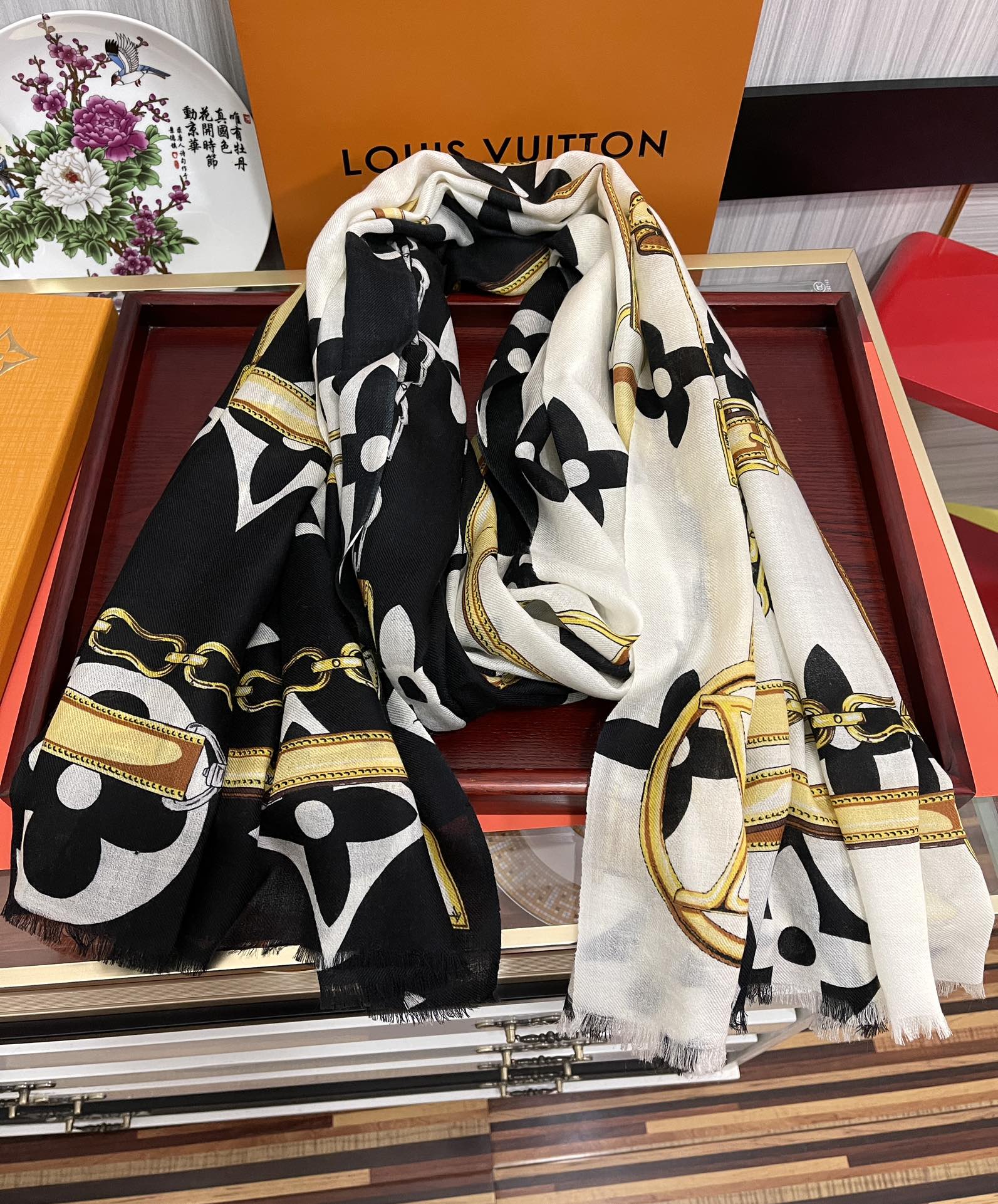 LV路易威登双面戒指绒长巾