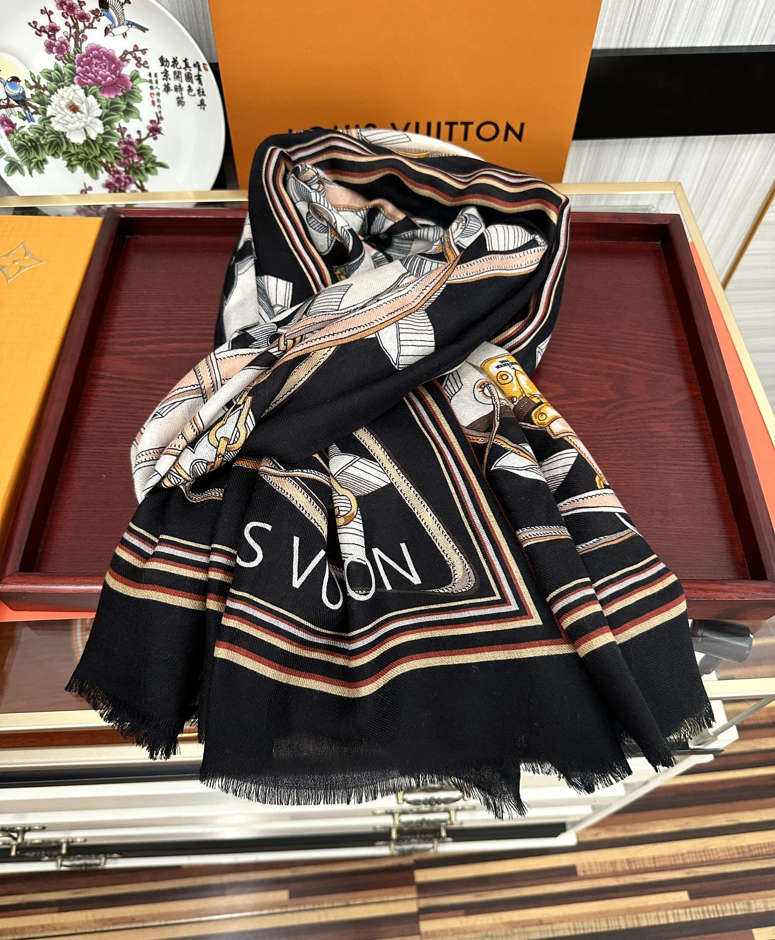 LV路易威登最新款羊绒长巾