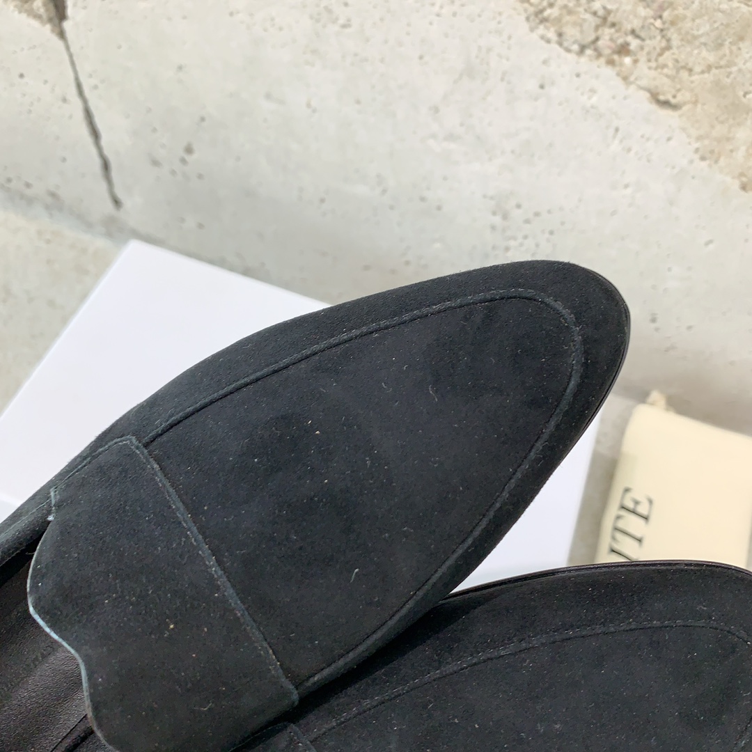 “Khaite 2023 Collection: High-Quality Long-Lasting Shoes in Various Sizes” - 图片 7