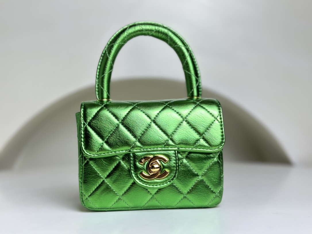 Small Limited Edition Chanel Vintage Second-hand Mother Bag