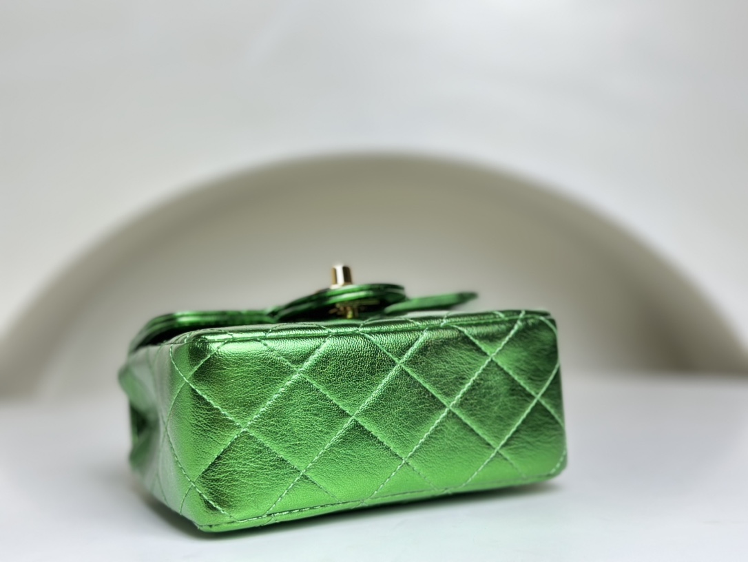 Small Limited Edition Chanel Vintage Second-hand Mother Bag