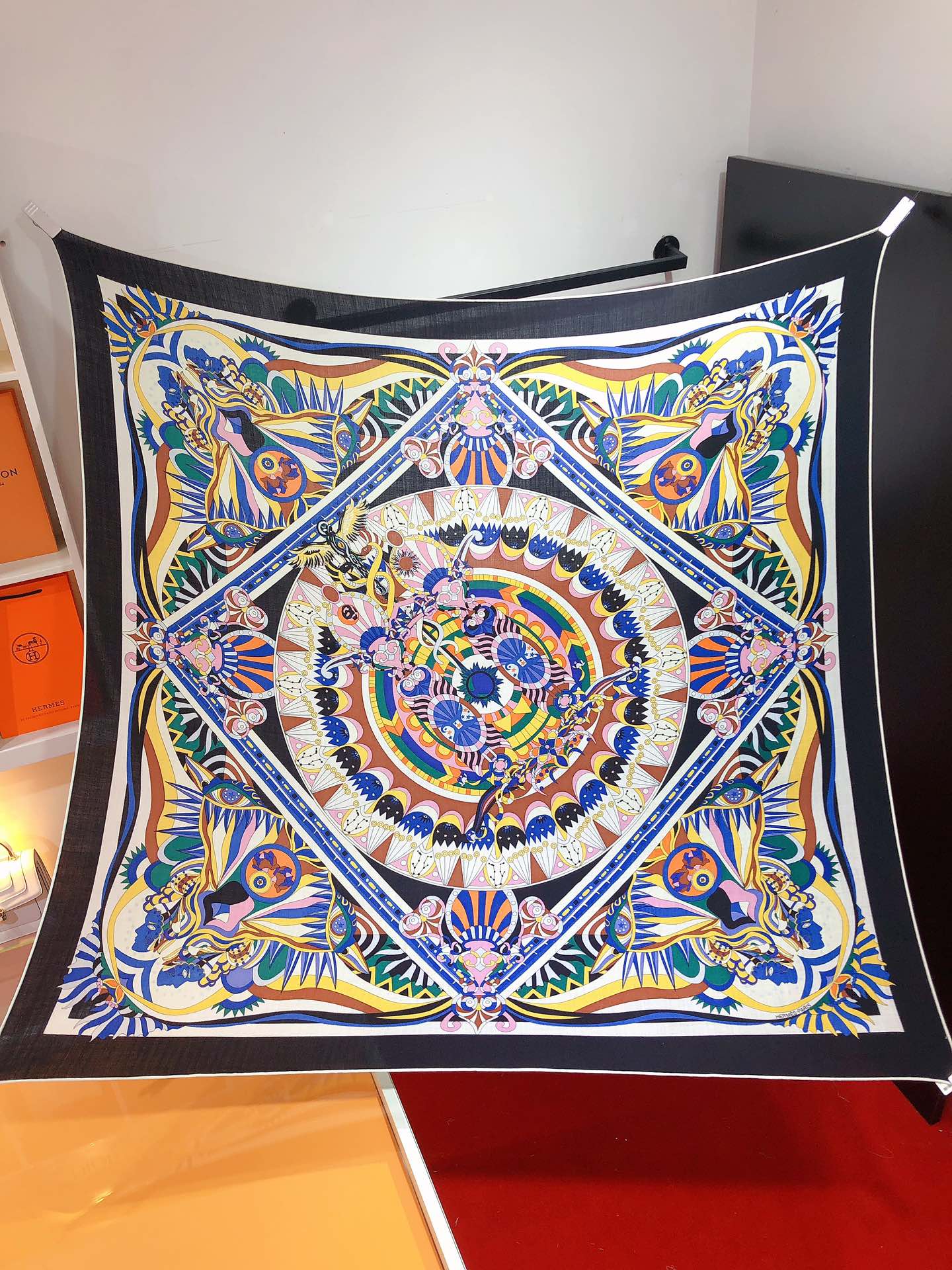 NO:172197,RHMS23121 original single Hermes 140cm velvet square scarf, a counter quality that will definitely scream. This model is H's top visual feast. Top silk cashmere blended herringbone is as soft and silky as velvet, making it a unique and precious existence. The overseas counters are absolutely top-notch!  Special channel goods sold one less [Specification 140x140cm 70 cashmere 30 silk], high-version scarf, hermes, real silk19860909RHMS23121原单爱马仕140cm丝绒方巾 绝对会尖叫的专柜品质此款是H顶级视觉盛宴顶级真丝羊绒混纺人字纹如天鹅绒般柔软丝滑,使之成为独一无二的珍贵存在.海外专柜同步绝对的顶级好货！特殊渠道货卖一个少一个【规格140x140cm 70羊绒30真丝】,高版本围巾,hermes,real silk,scarf