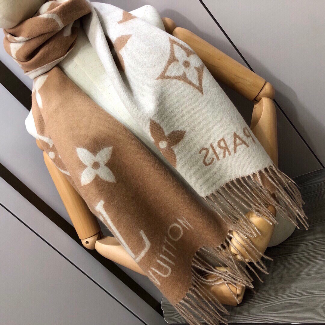 LV路易威登Monogram 花卉和LV字母图案围巾