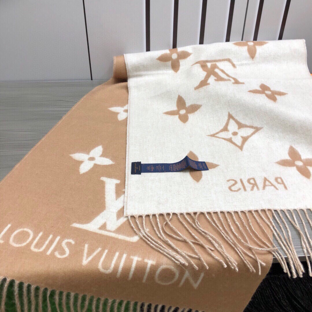 LV路易威登Monogram 花卉和LV字母图案围巾