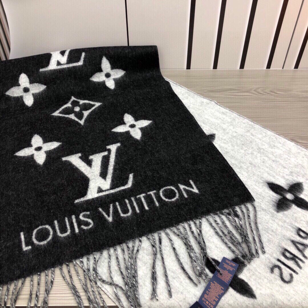 LV路易威登Monogram 花卉和LV字母图案围巾