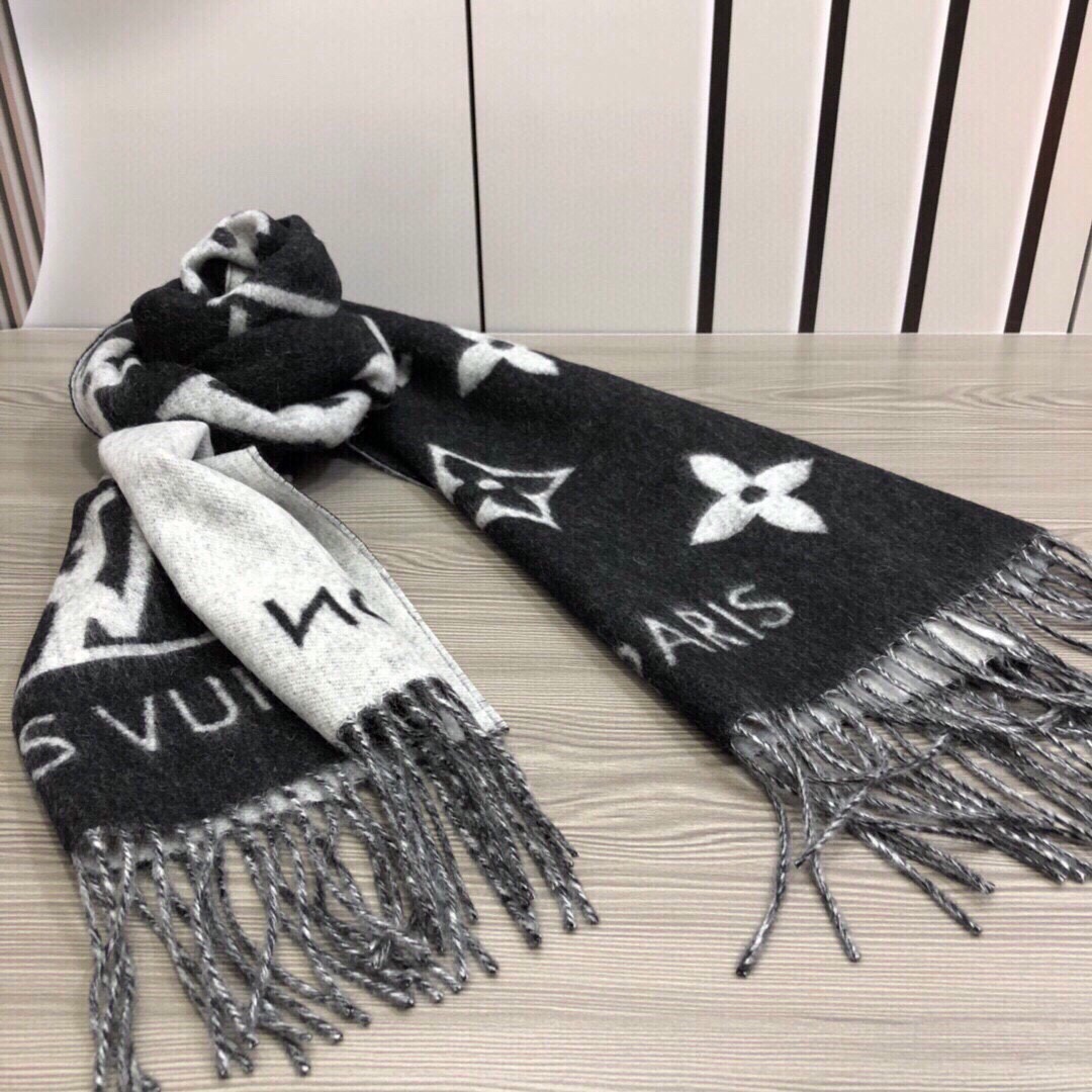 LV路易威登Monogram 花卉和LV字母图案围巾