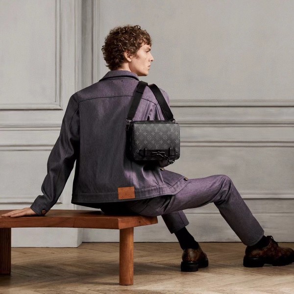 Louis Vuitton Messenger Bags Monogram Canvas Chains m45585