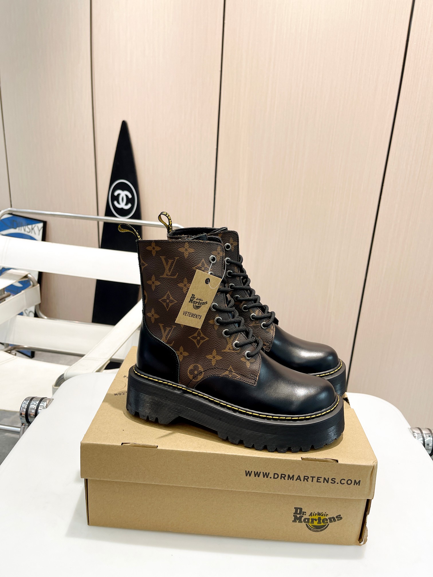 New 2023 Dr. Martens Autumn/Winter Boots: Simple Style, High Demand among Star Doctors