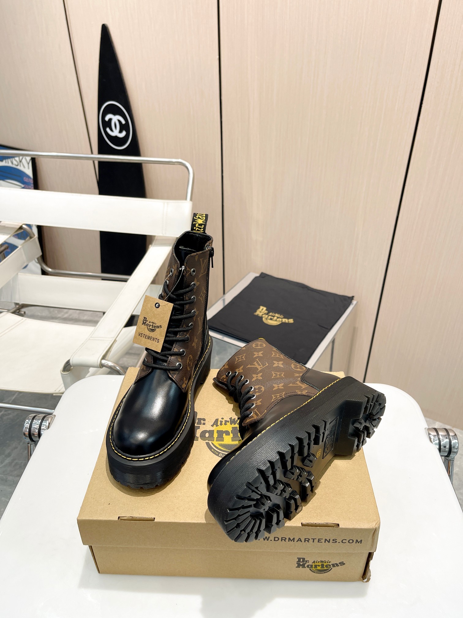 New 2023 Dr. Martens Autumn/Winter Boots: Simple Style, High Demand among Star Doctors - 图片 3