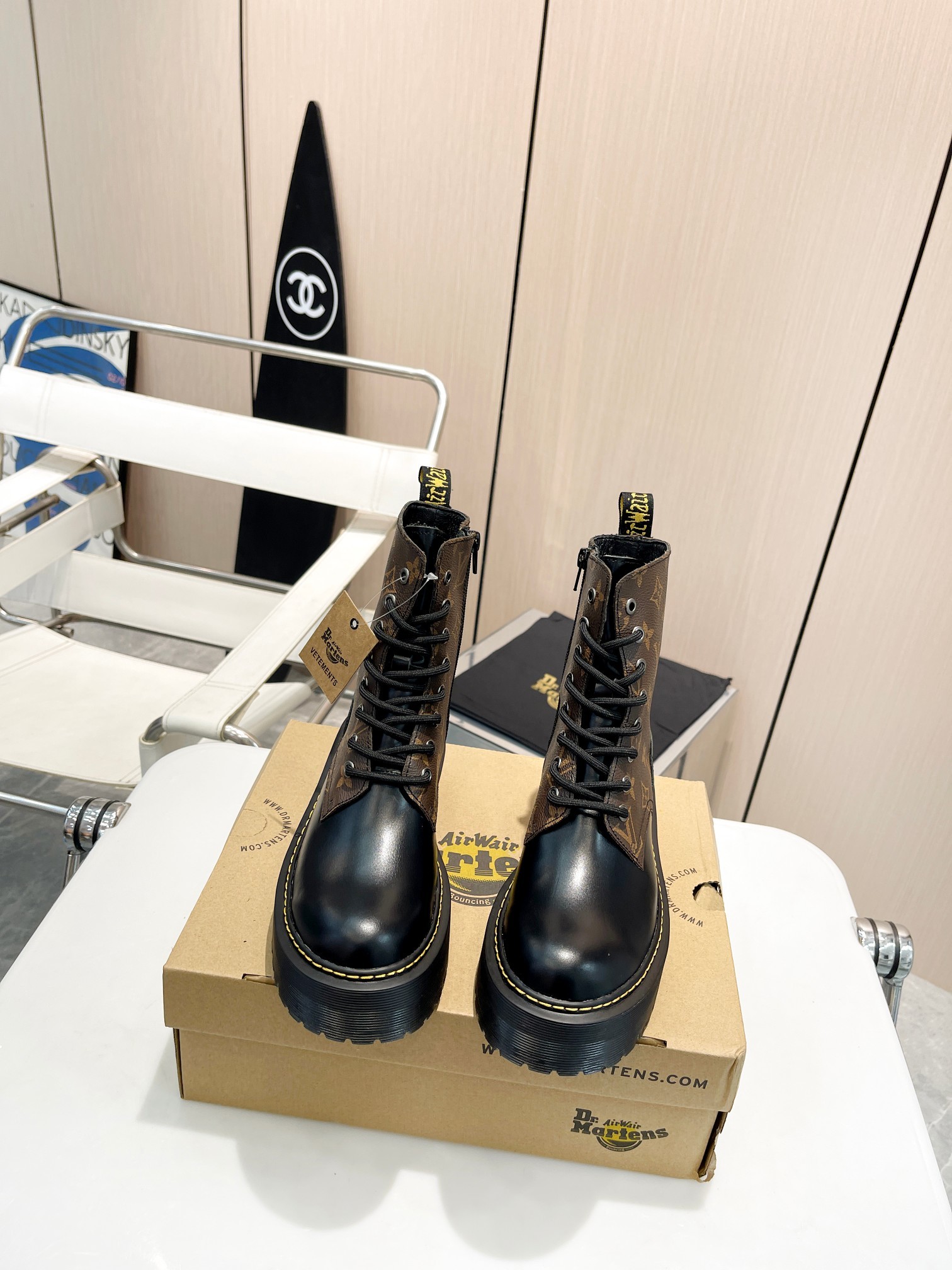 New 2023 Dr. Martens Autumn/Winter Boots: Simple Style, High Demand among Star Doctors - 图片 8