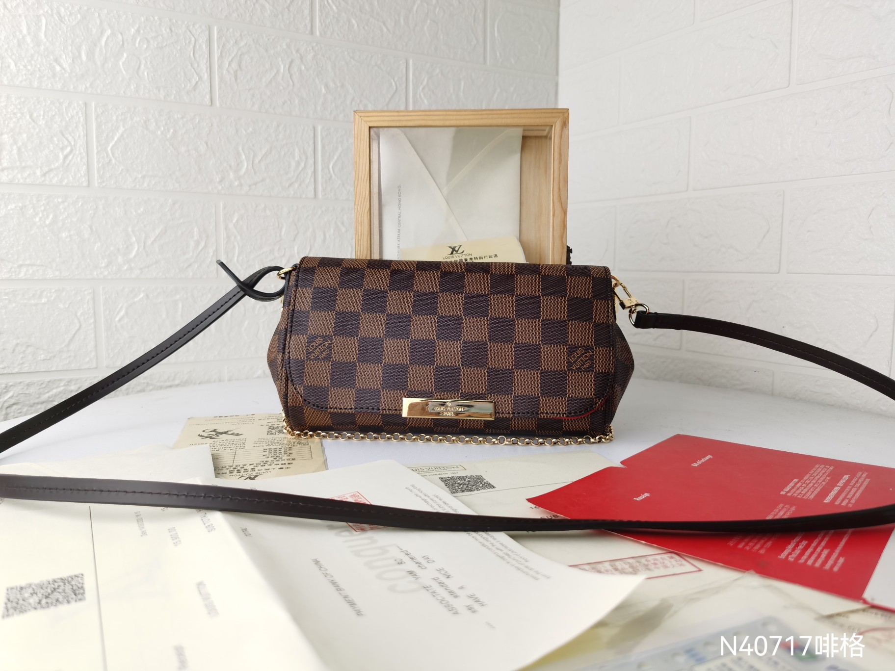 モノグラムキャンバスのコンパクトハンドバッグ