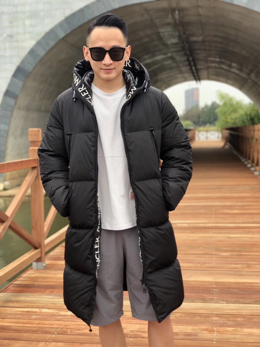 Moncler long jacket with 80s inspiration. Waterproof, insulated, embroidered logo. Hooded nylon quilted design. Colors: black, white. Sizes available.-Big cat