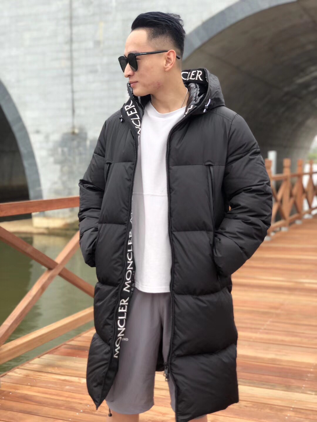 Moncler long jacket with 80s inspiration. Waterproof, insulated, embroidered logo. Hooded nylon quilted design. Colors: black, white. Sizes available.-Big cat