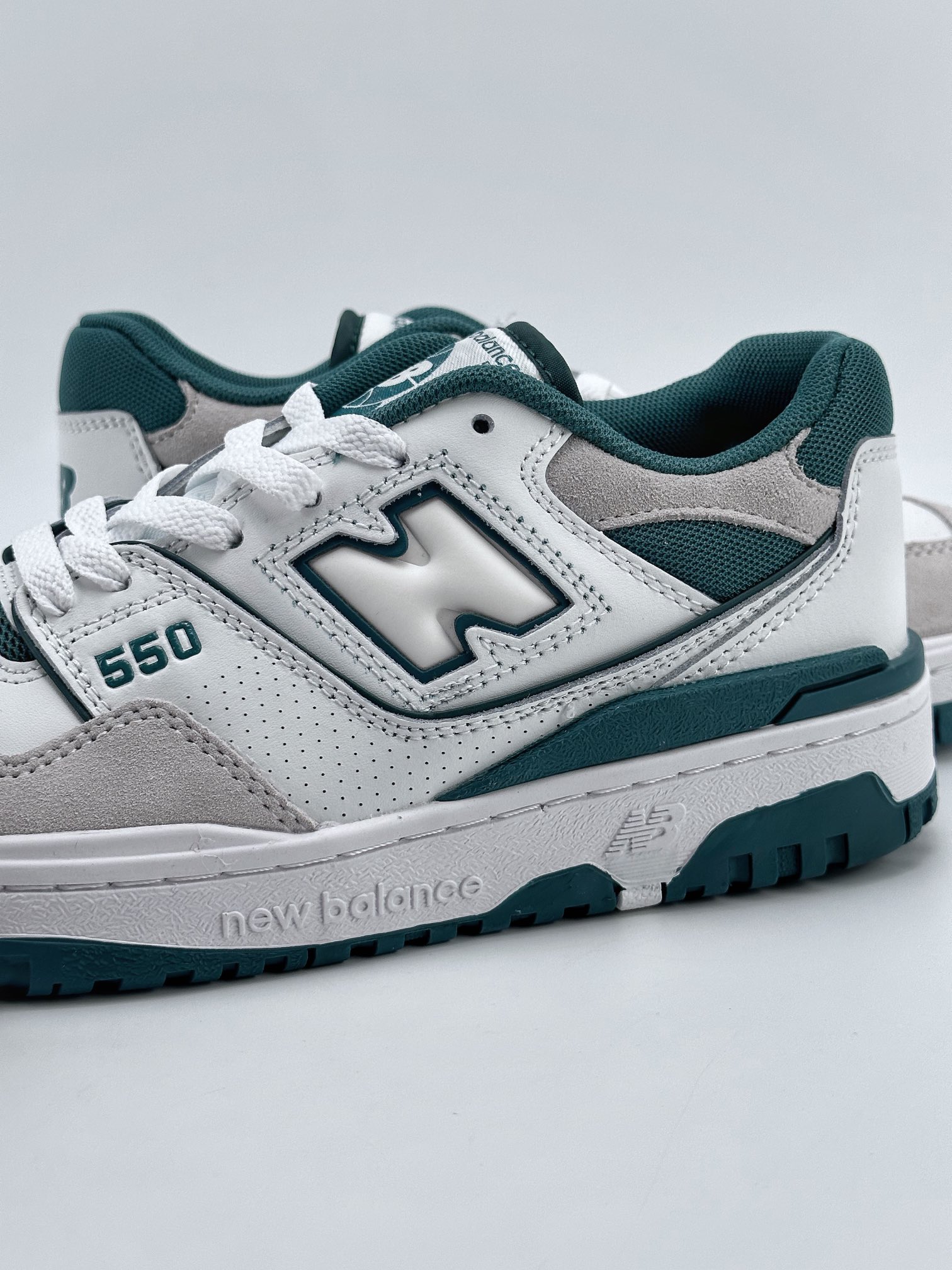 New Balance BB550 Retro Running Shoes Series Retro Leisure Sports Jogging Shoes BB550STASJ