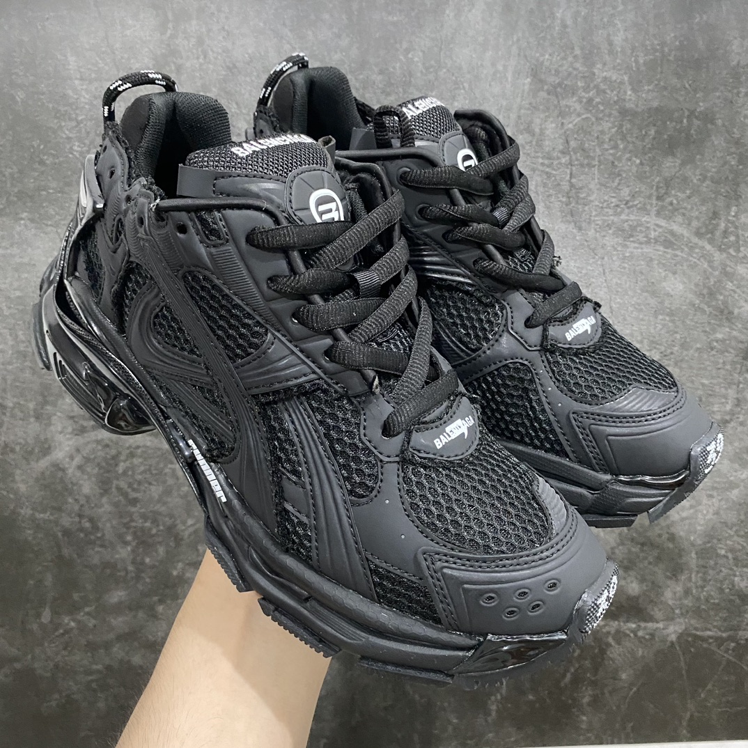 【纯原VG版本】Balenciaga Runner 巴黎世家7.5代 破坏风 手工做旧款复古老爹鞋 纯黑色n全新外贸版本 核心配合工厂优势供应该款是通过溢胶 做旧 缝线等细节 展示了设计师 Demna的运动鞋风格 传递复古感 后侧板 翘起的鞋头 展示了 Demna 在结构上的未来构想 尺码：35 36 37 38 39 40 41 42 43 44 45 46-莆田鞋批发中心