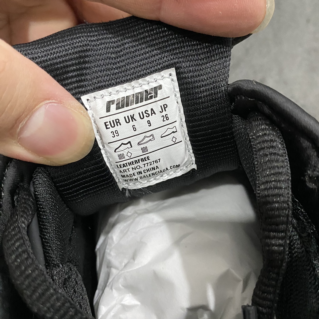 图片[8]-【纯原VG版本】Balenciaga Runner 巴黎世家7.5代 破坏风 手工做旧款复古老爹鞋 纯黑色n全新外贸版本 核心配合工厂优势供应该款是通过溢胶 做旧 缝线等细节 展示了设计师 Demna的运动鞋风格 传递复古感 后侧板 翘起的鞋头 展示了 Demna 在结构上的未来构想 尺码：35 36 37 38 39 40 41 42 43 44 45 46-莆田鞋批发中心