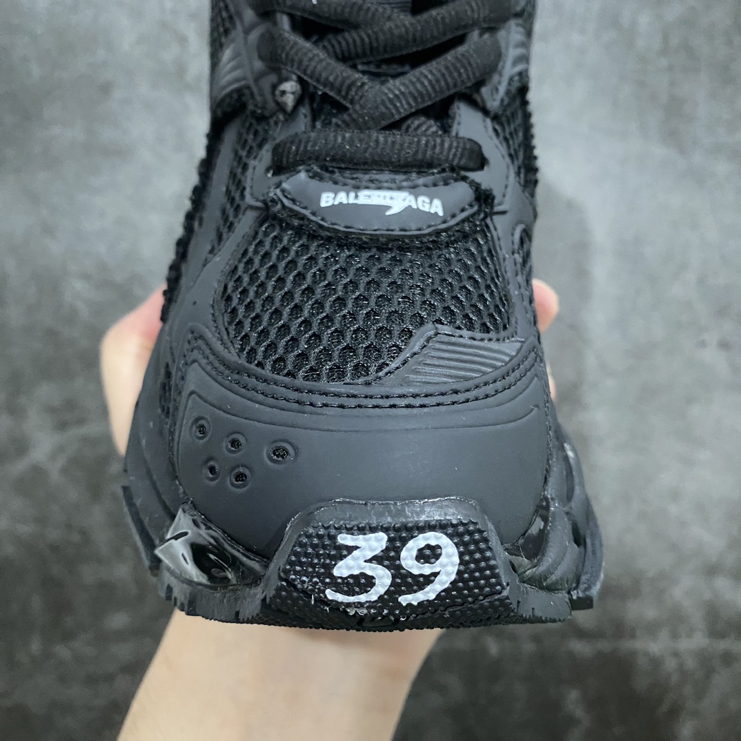 图片[5]-【纯原VG版本】Balenciaga Runner 巴黎世家7.5代 破坏风 手工做旧款复古老爹鞋 纯黑色n全新外贸版本 核心配合工厂优势供应该款是通过溢胶 做旧 缝线等细节 展示了设计师 Demna的运动鞋风格 传递复古感 后侧板 翘起的鞋头 展示了 Demna 在结构上的未来构想 尺码：35 36 37 38 39 40 41 42 43 44 45 46-莆田鞋批发中心