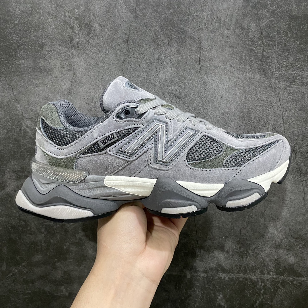 【纯原版】新百伦 New Balance NB9060 深灰色灰色n 全套原楦原纸板原厂数据开发 进口三明治网面 原装进口翻毛皮料正确绒感卡色 正确中底拉帮中底网布细节 原厂标裁 带紫光防伪 定制后跟透明水晶模块 冲裁组合 大底贴合程度胶水上色把控完美 整洁度挑战全网艺术家 多道序QC把关品质完善 匠心打造 耗时两个月开发完成 工艺极其复杂难度可想而知 新开独立私模大底 全网唯一正确六层组合大底 高端零售专供产物Size：36 37 37.5 38 38.5 39 40 40.5 41 42 42.5 43 44 45 46.5-莆田鞋批发中心