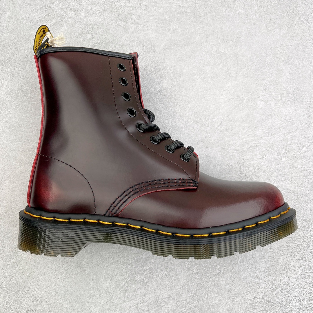 💰270 ＃原厂 Dr.Martens 马汀博士经典牛皮革舒适百撘马丁靴 马汀博士作为一个具有独特魅力的品牌 吸引了一群各具特色、而又崇尚本真精神的人 他们主张表达自我 他们每一个人都是世问独特的存在 从风格来看 马汀博士极简的鞋型轮廓 使鞋靴能轻松融入穿着者的造型 从而形成独具特色的风格 从实用性来看 耐穿舒适的体验感 为马汀博士成为街头潮流奠定了基础 从情感方面来看 这些具有辨识度的鞋子还是独特态度和权力赋予的象征 尺码：35 36 37 38 39 40 41 42 43 44 编码：Wby3936040-运动鞋