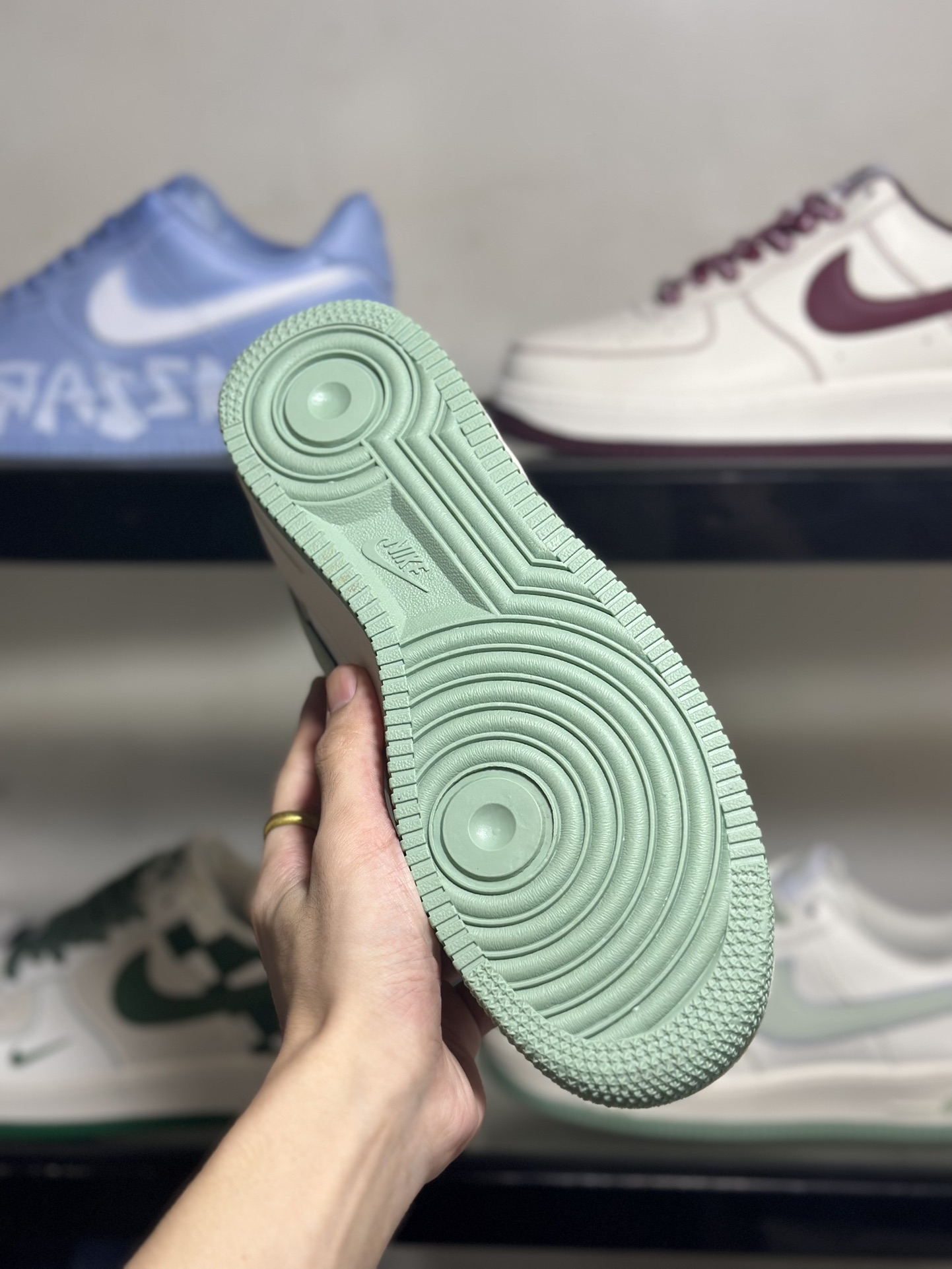 NikeAirForce1LowHo