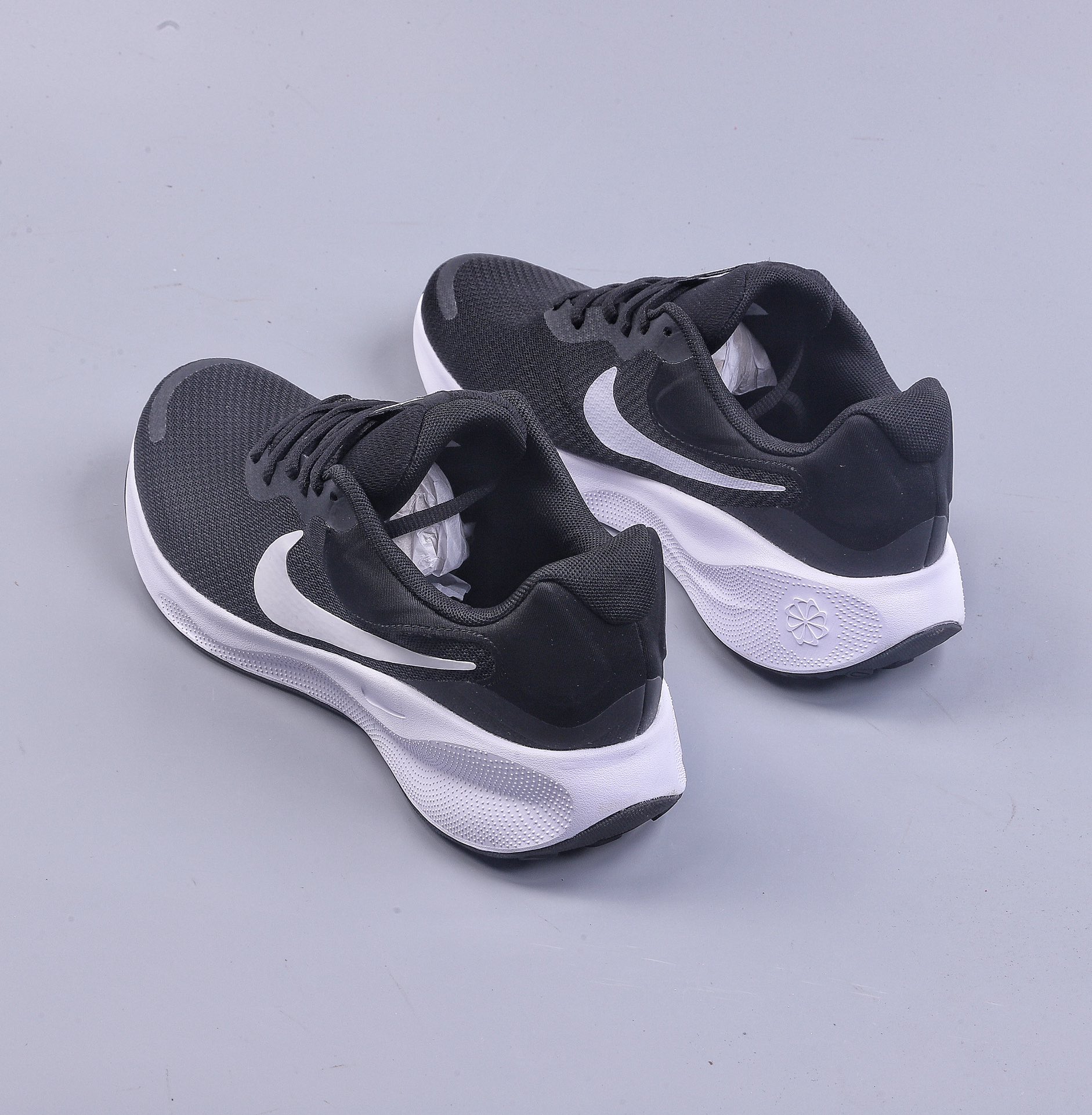 NIKE REVOLUTION 7 UN 可回收材料低帮网面跑步鞋 FB2208-003