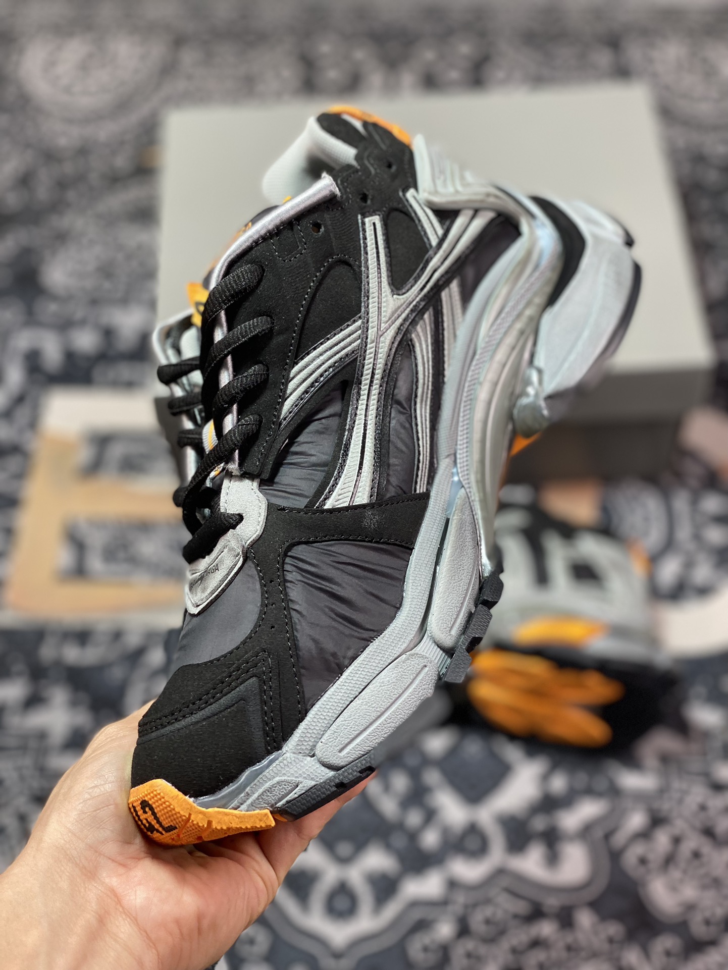 Balenciaga BALENCIAGA Runner Sneaker ”Black/Grey/Orange” 2.0 jogging series low-top running shoes ”2.0 Deconstruction Destruction Black Gray Orange” 772774 W3RNY 4018