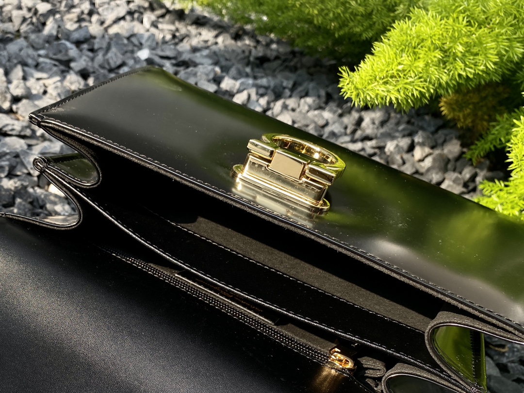 Ferragamo [SF] Special counter limited edition museum series retro horseshoe bag large size DY-212181. Original imported box leather, light gold