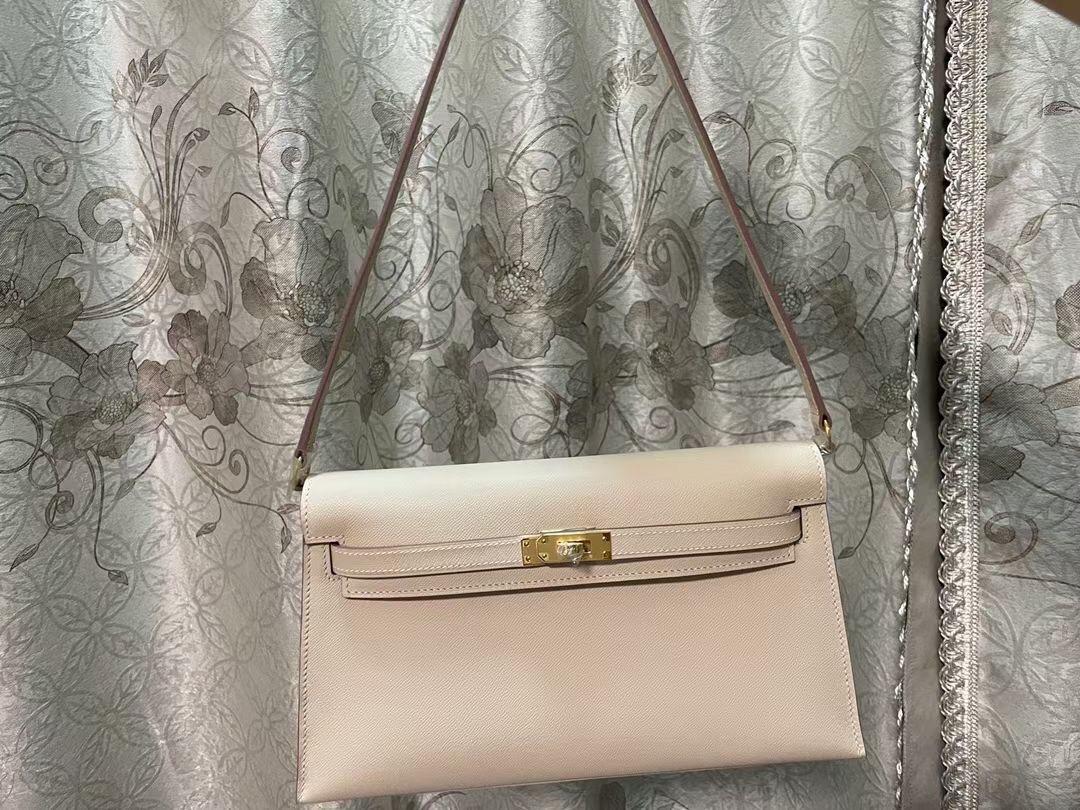 NO:700256,Kelly elan clutch bag/evening bag/underarm bag, half-hand ready stock, super practical, Esom palm print leather milkshake white, pure steel hardware sewn with honey wax thread at the counter at the same time!  Approximate size 27*15*5cm Kelly, Hermes, hermes, Hermes,19860909半手现货Kelly elan 手抓包/晚宴包/腋下包,超级实用,Esom掌纹皮 奶昔白,纯钢五金同步专柜蜜腊线缝制！ 大约规格27*15*5cm凯莉,爱马仕,hermes,Hermes,,Bag