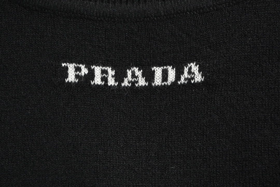 Prada/普拉达 23Fw 领口字母提花打底针织毛衣